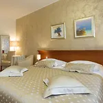 Royal 4*
