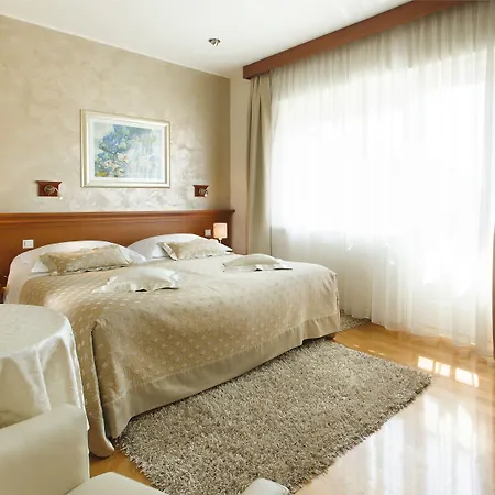 로얄 스위트 B&B 4*