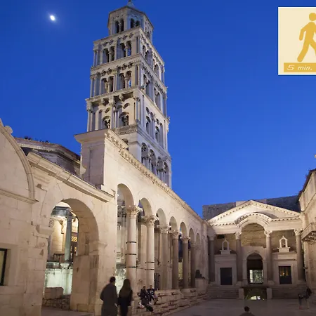 皇家套房酒店 4*