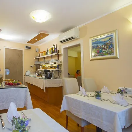 Alojamento de Acomodação e Pequeno-almoço Royal Split