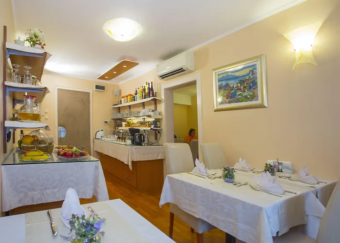 皇家套房酒店 4*