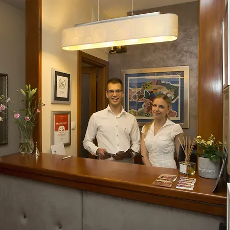 ベッド・アンド・ブレックファスト ロイヤル スイーツ