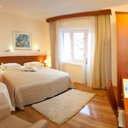 ベッド・アンド・ブレックファスト ロイヤル スイーツ スプリト