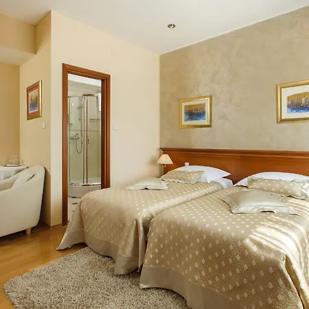 Royal Panzió 4*