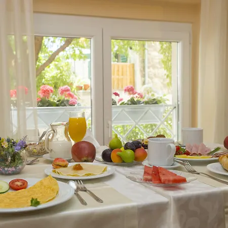 ベッド・アンド・ブレックファスト ロイヤル スイーツ スプリト