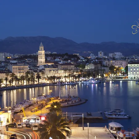 ロイヤル スイーツ ベッド・アンド・ブレックファスト 4*