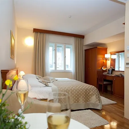 ベッド・アンド・ブレックファスト ロイヤル スイーツ スプリト