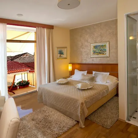 Royal Bed & Breakfast 4*