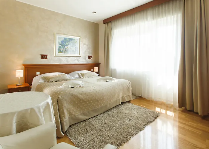 أجنحة رويال فندق مبيت وإفطار 4*