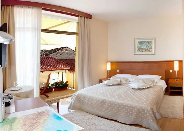 أجنحة رويال فندق مبيت وإفطار 4*