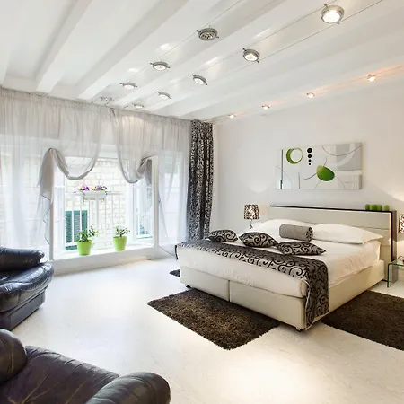 Oda ve Kahvaltı Royal 4*