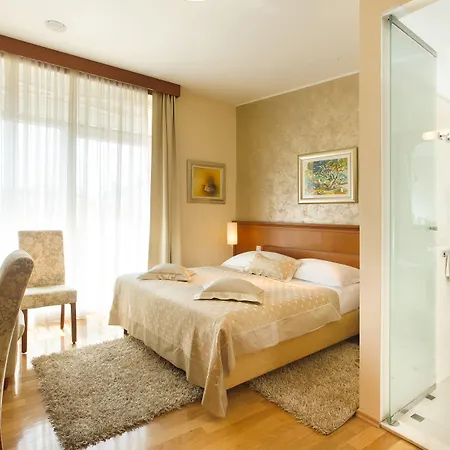 Oda ve Kahvaltı Royal 4*