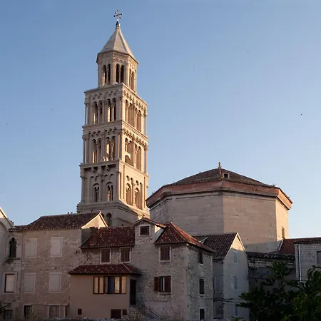 Oda ve Kahvaltı Royal