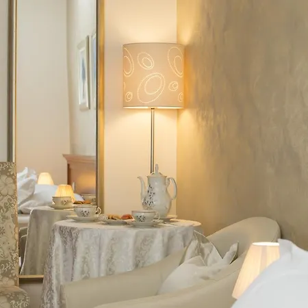 Oda ve Kahvaltı Royal Split