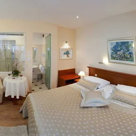 Oda ve Kahvaltı Royal 4*